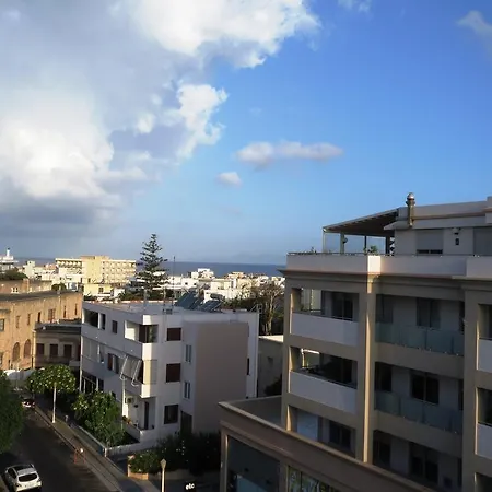 Mini Center アパート